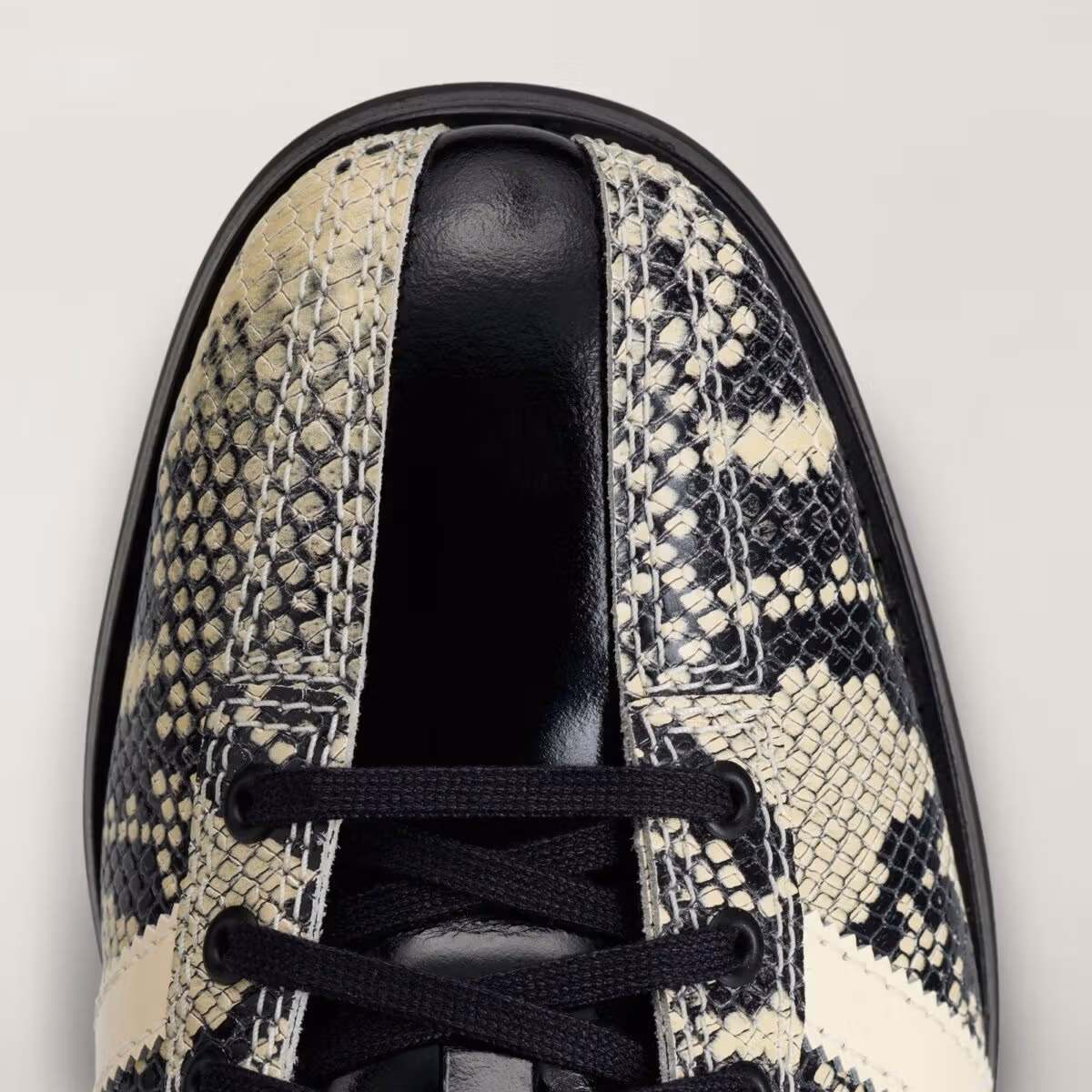 Brain Dead x adidas Samba Bowling「Snakeskin」、三本線スニーカーが蛇柄を纏う