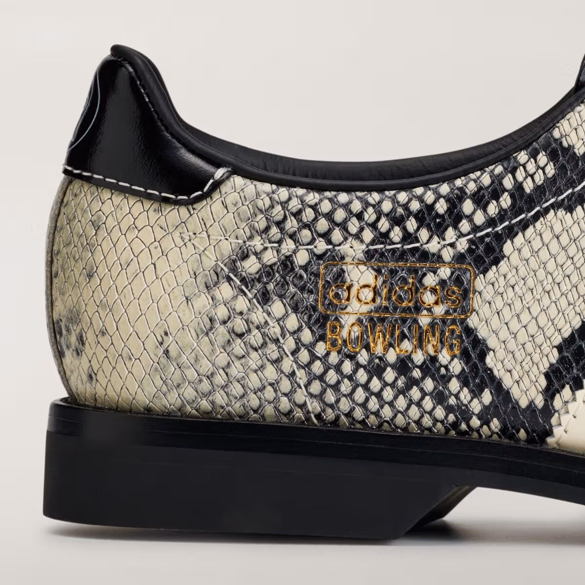 Brain Dead x adidas Samba Bowling「Snakeskin」、三本線スニーカーが蛇柄を纏う