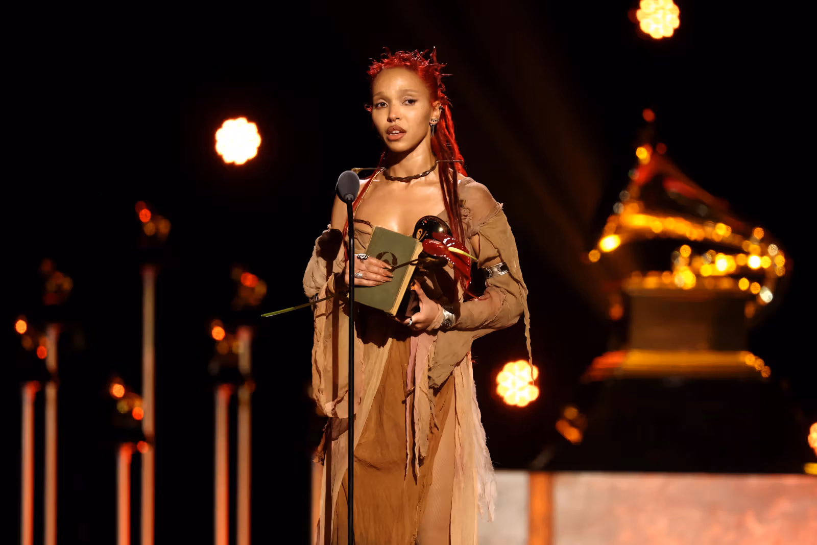FKA Twigs ยกเลิกข้อตกลงรักษาความลับกับ Shia LaBeouf หลังสู้คดีมายาวนาน แลกมาด้วยอิสระในการพูด