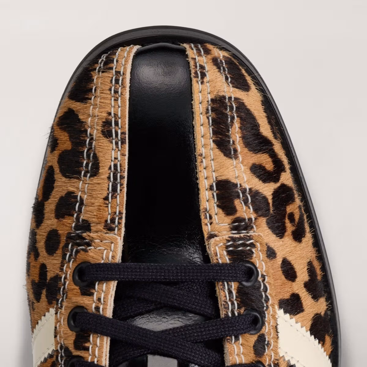 Brain Dead x adidas Samba Bowling "Cheetah", 퍼 소재 갑피에 볼링 컬러 조합