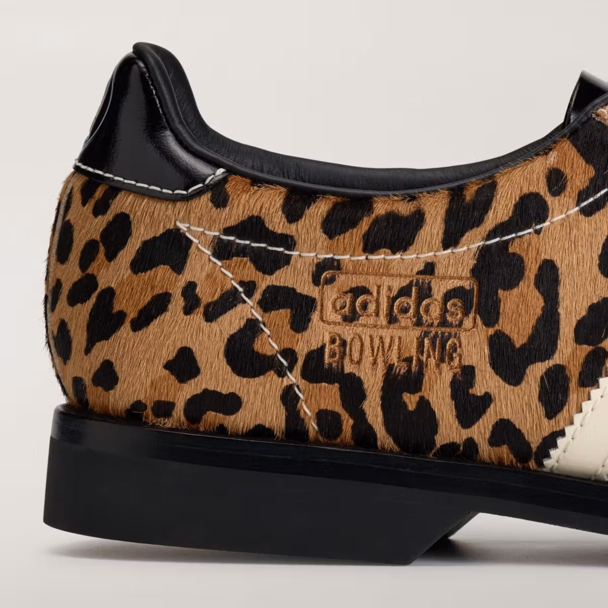 Brain Dead x adidas Samba Bowling "Cheetah", 퍼 소재 갑피에 볼링 컬러 조합