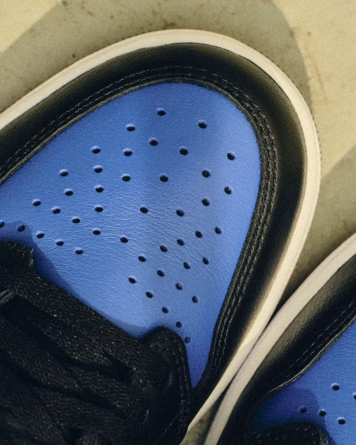 9年ぶり復活、Air Jordan 1 Royalがついに純正レザーに回帰