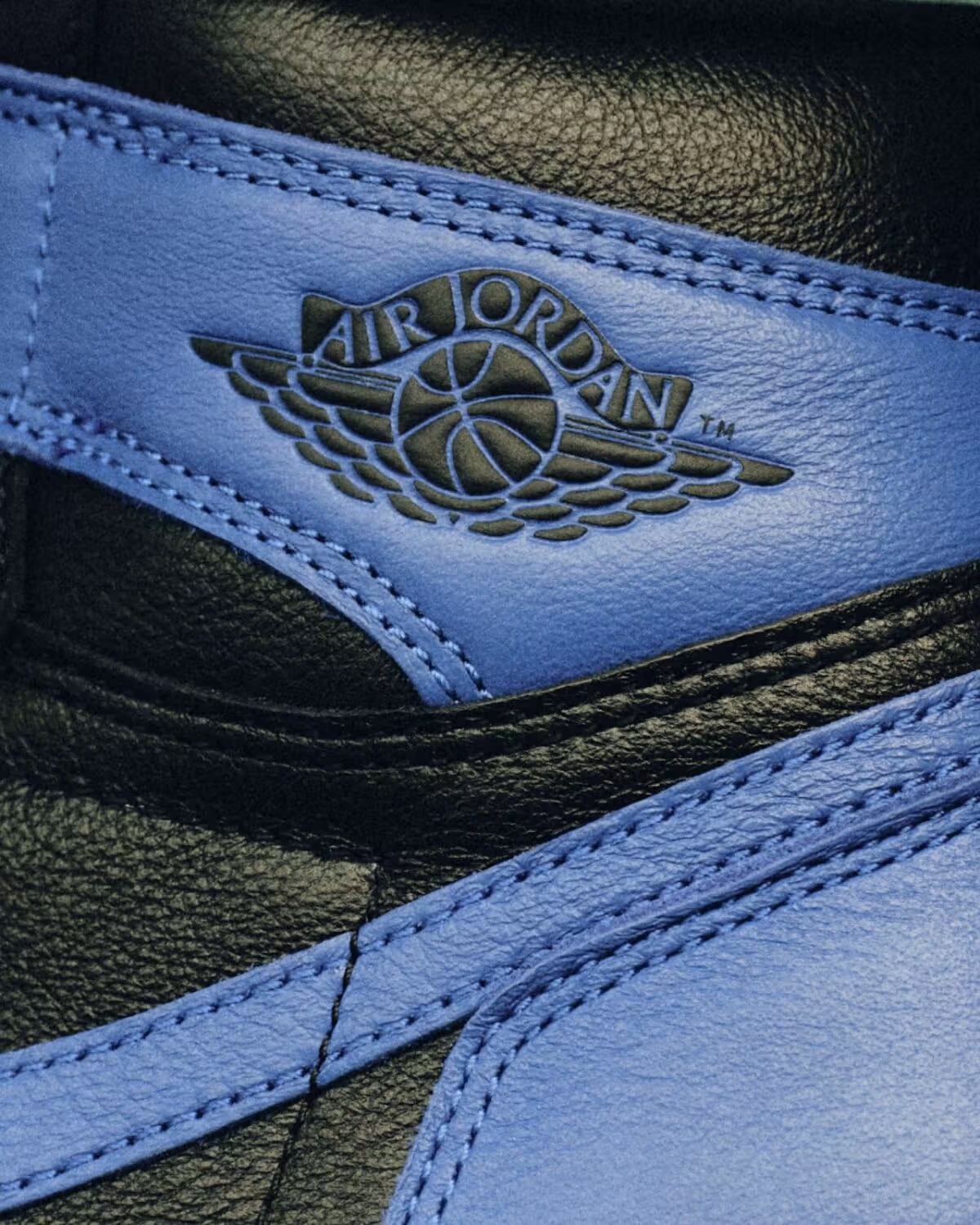 9年ぶり復活、Air Jordan 1 Royalがついに純正レザーに回帰