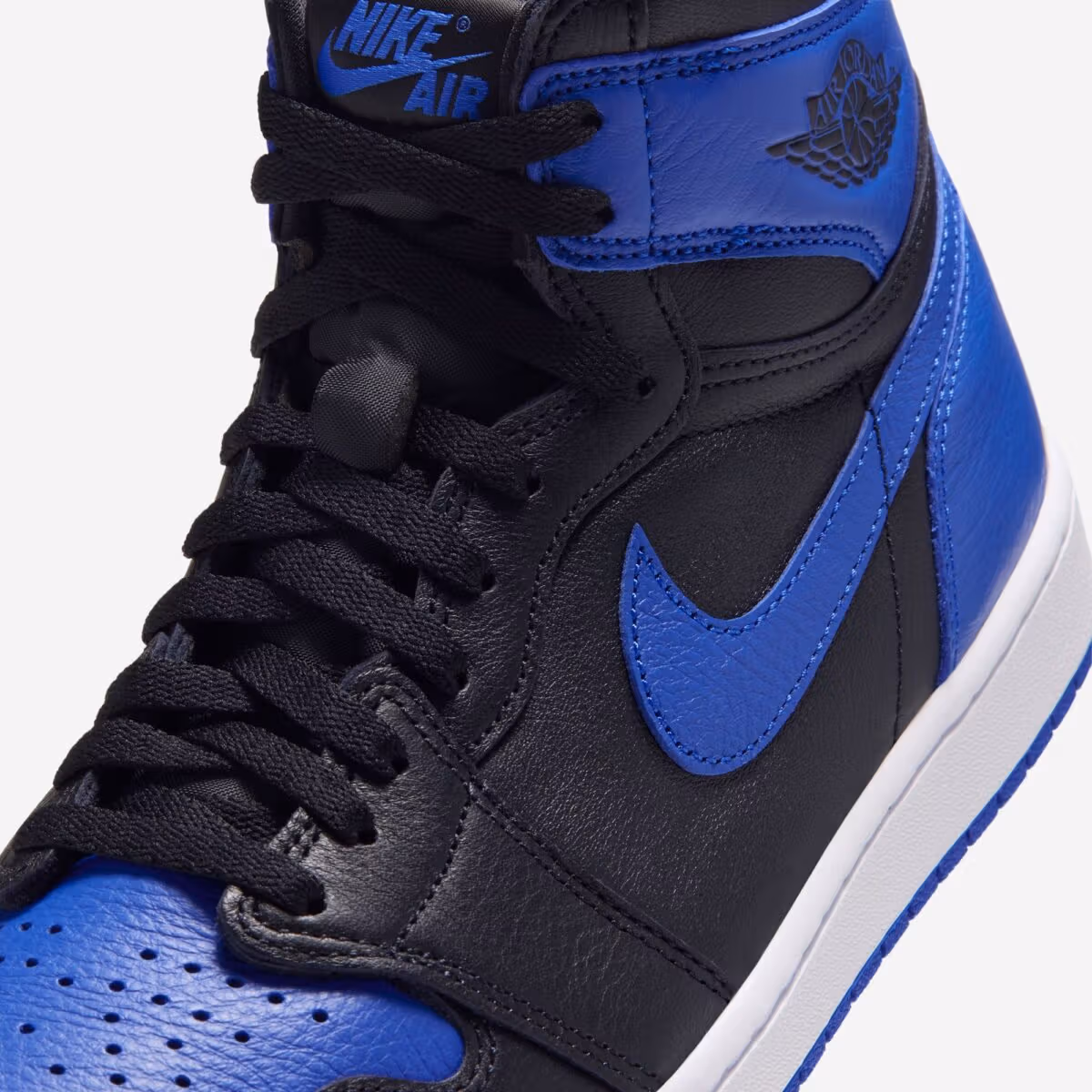 9年ぶり復活、Air Jordan 1 Royalがついに純正レザーに回帰