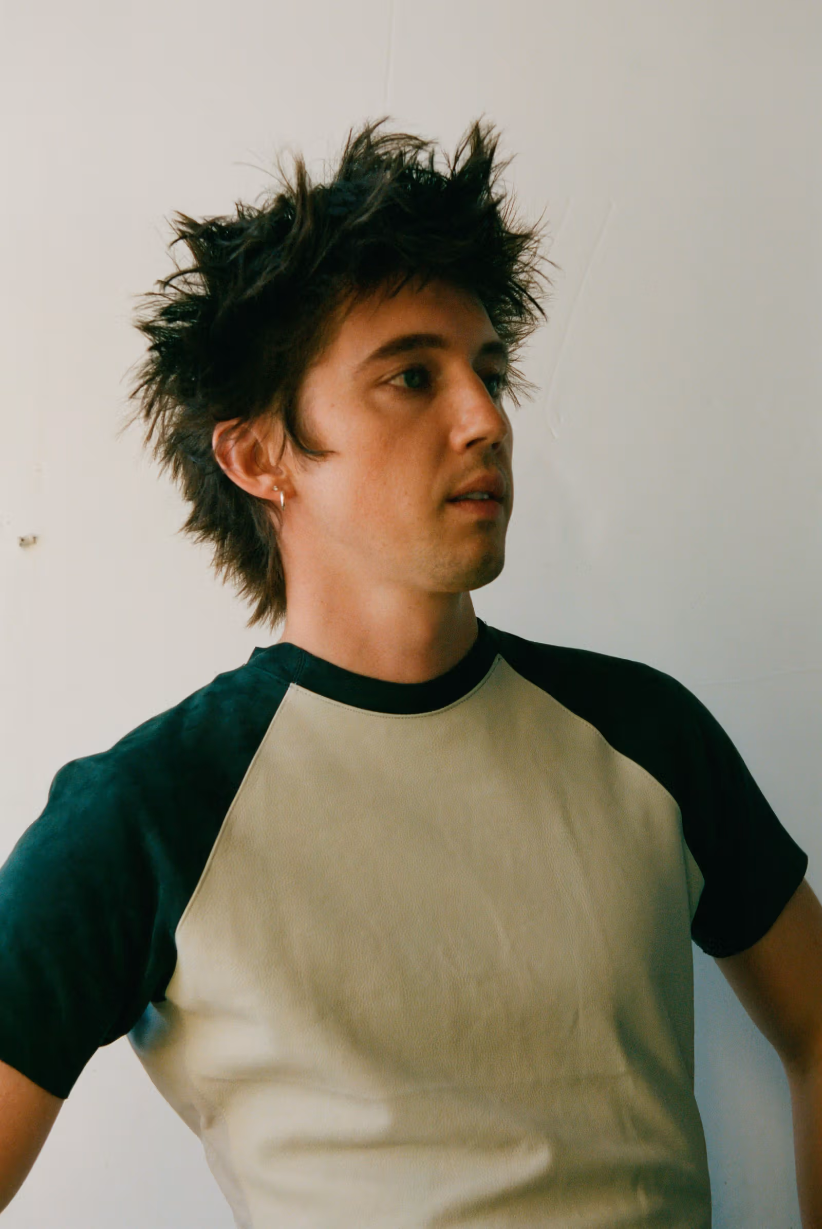 Troye Sivan เปิดปาร์ตี้ในโบสถ์เก่าที่ลอนดอน เขียนฟลอร์เต้นรำลงไปในอัลบั้มที่ 4 เพื่อเยียวยาตัวเอง