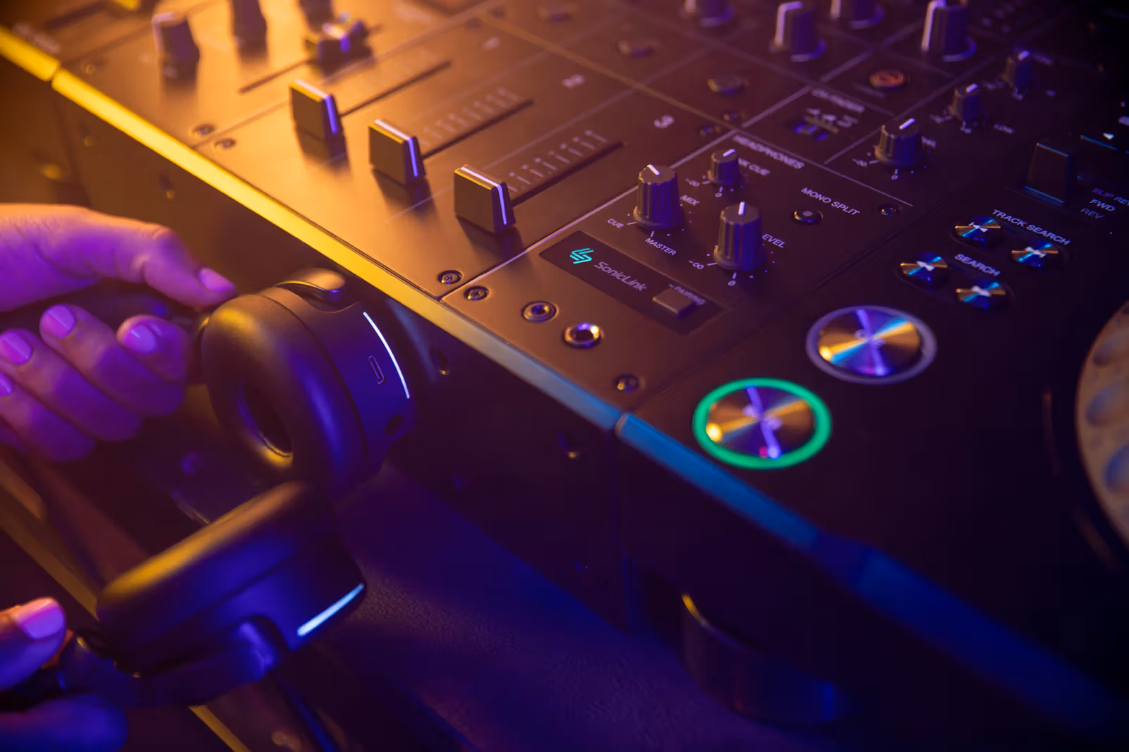 AlphaTheta เปิดตัวหูฟัง DJ ไร้สาย HDJ-F9 ใช้ดีเลย์แค่ 9 มิลลิวินาทีเป็นความมั่นใจในการตัดสาย