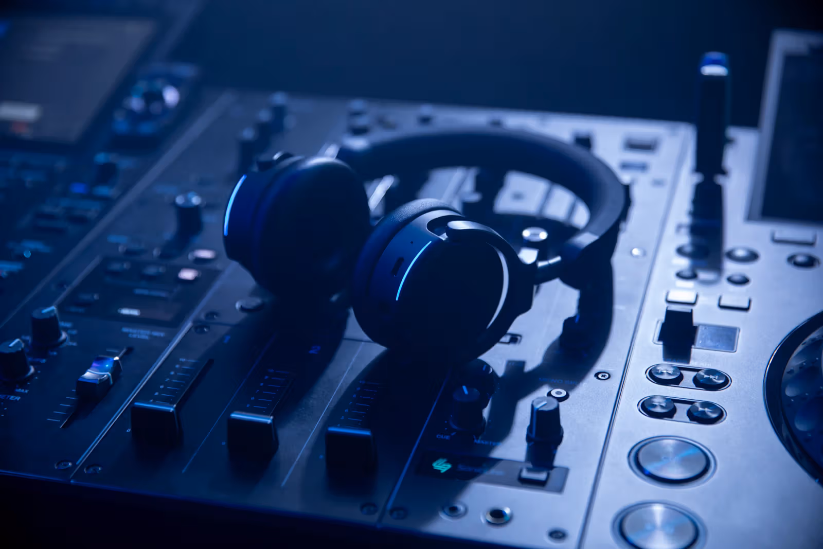 AlphaTheta เปิดตัวหูฟัง DJ ไร้สาย HDJ-F9 ใช้ดีเลย์แค่ 9 มิลลิวินาทีเป็นความมั่นใจในการตัดสาย