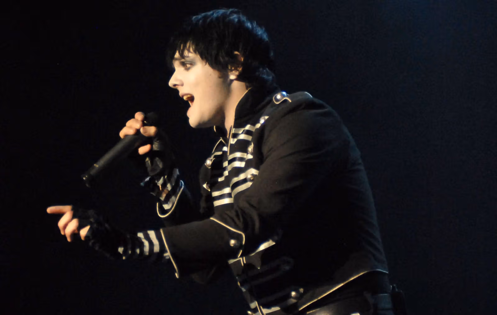My Chemical Romance ปล่อยบันทึกการแสดงสดที่ถูกเก็บไว้นาน 18 ปี ต้อนรับการรีอิชชู่ครบรอบ 20 ปี ของ《The Black Parade》