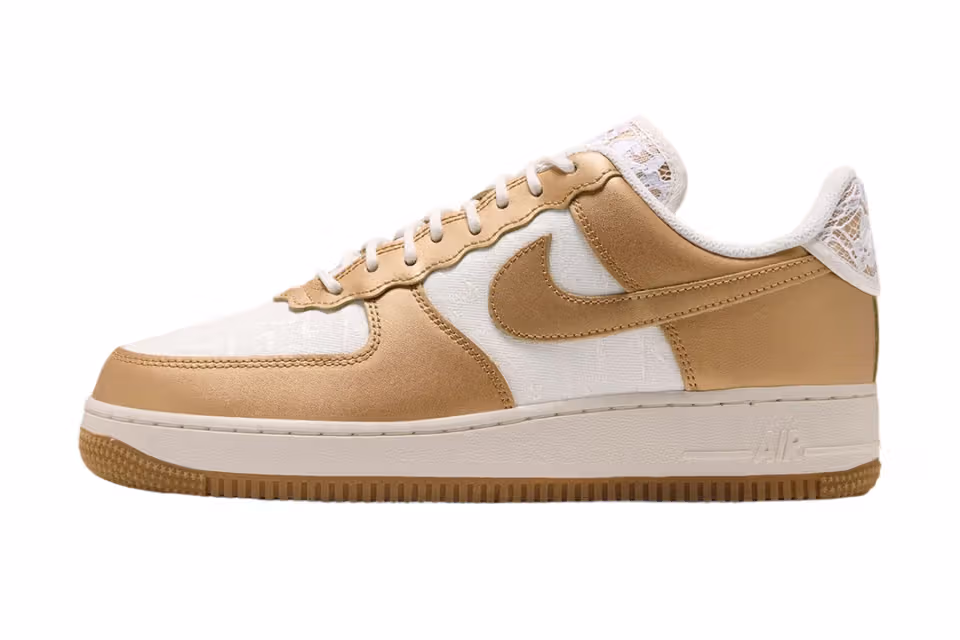 Nike Air Force 1 Low จับคู่ผ้าทอ หนังสีทอง และลูกไม้ลายดอกไม้