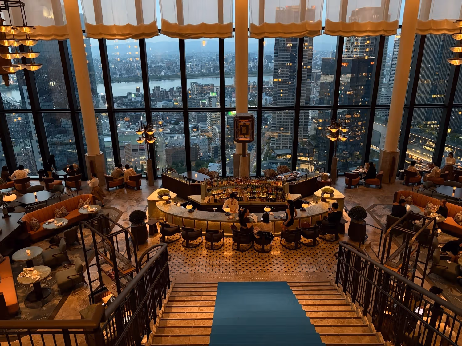 Waldorf Astoria Osaka กับ 252 ห้องพัก Peacock Alley เพดานสูง 9 เมตรสะท้อนรายละเอียดเมือง
