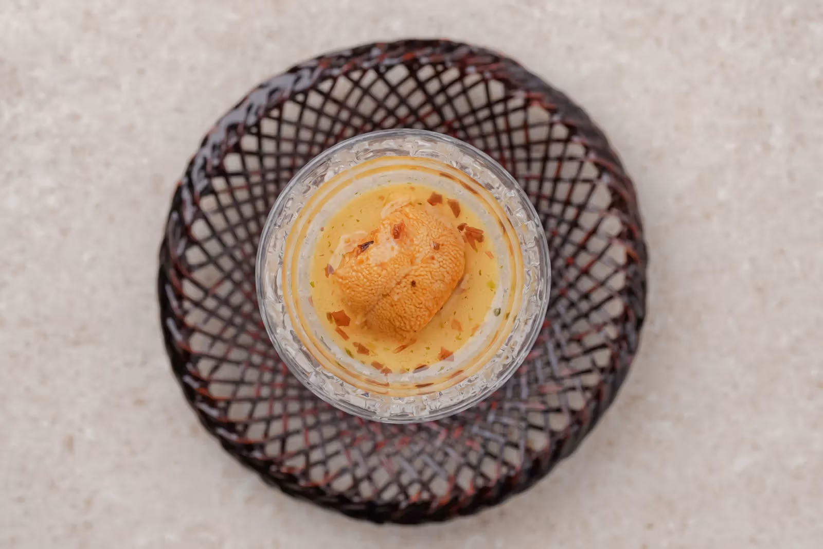 Sea urchin and seaweed appetizer from the autumn menu