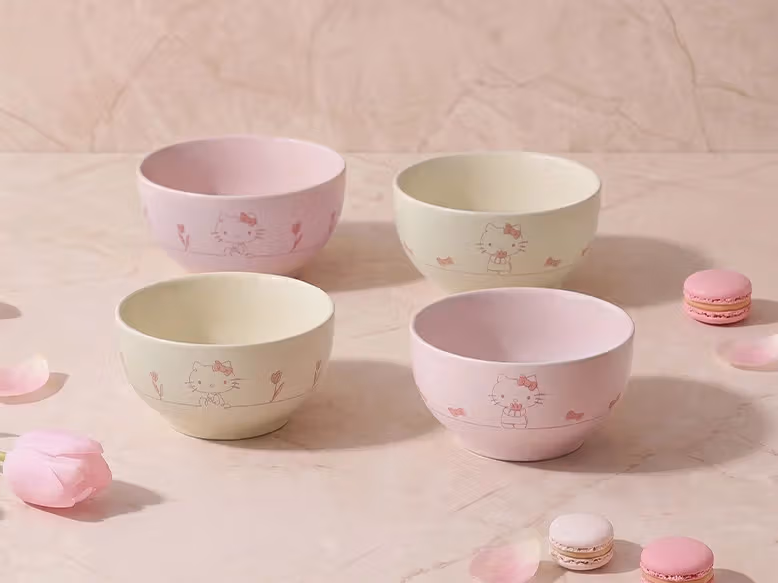 STAUB x ハローキティ 22センチセラミックプレート