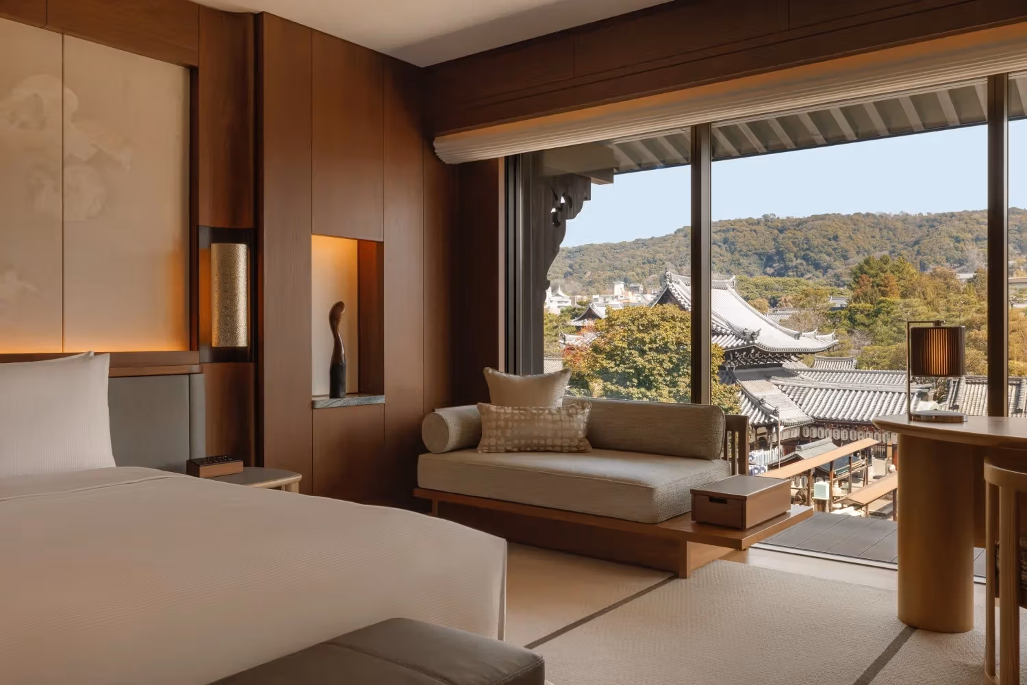 Capella Kyoto套房空间，图为Junior Suite