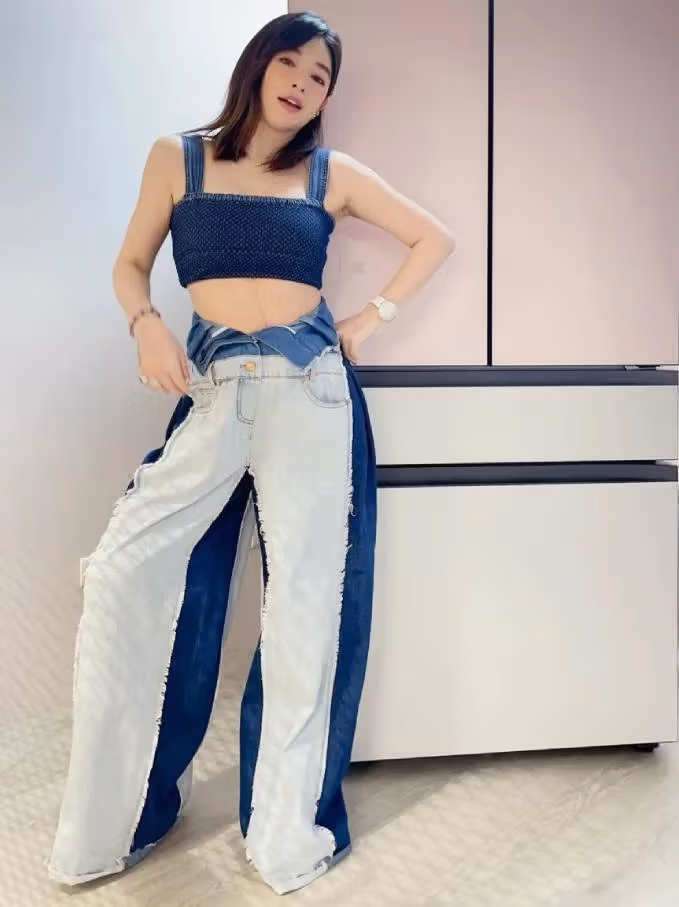 Sharon Hsu ใส่เสื้อตัวสั้นกับกางเกงขากว้าง