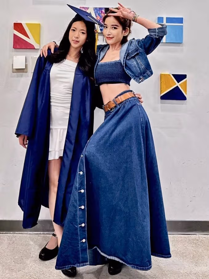 Sharon Hsu ผสมผสานชิ้นผ้าเดนิม