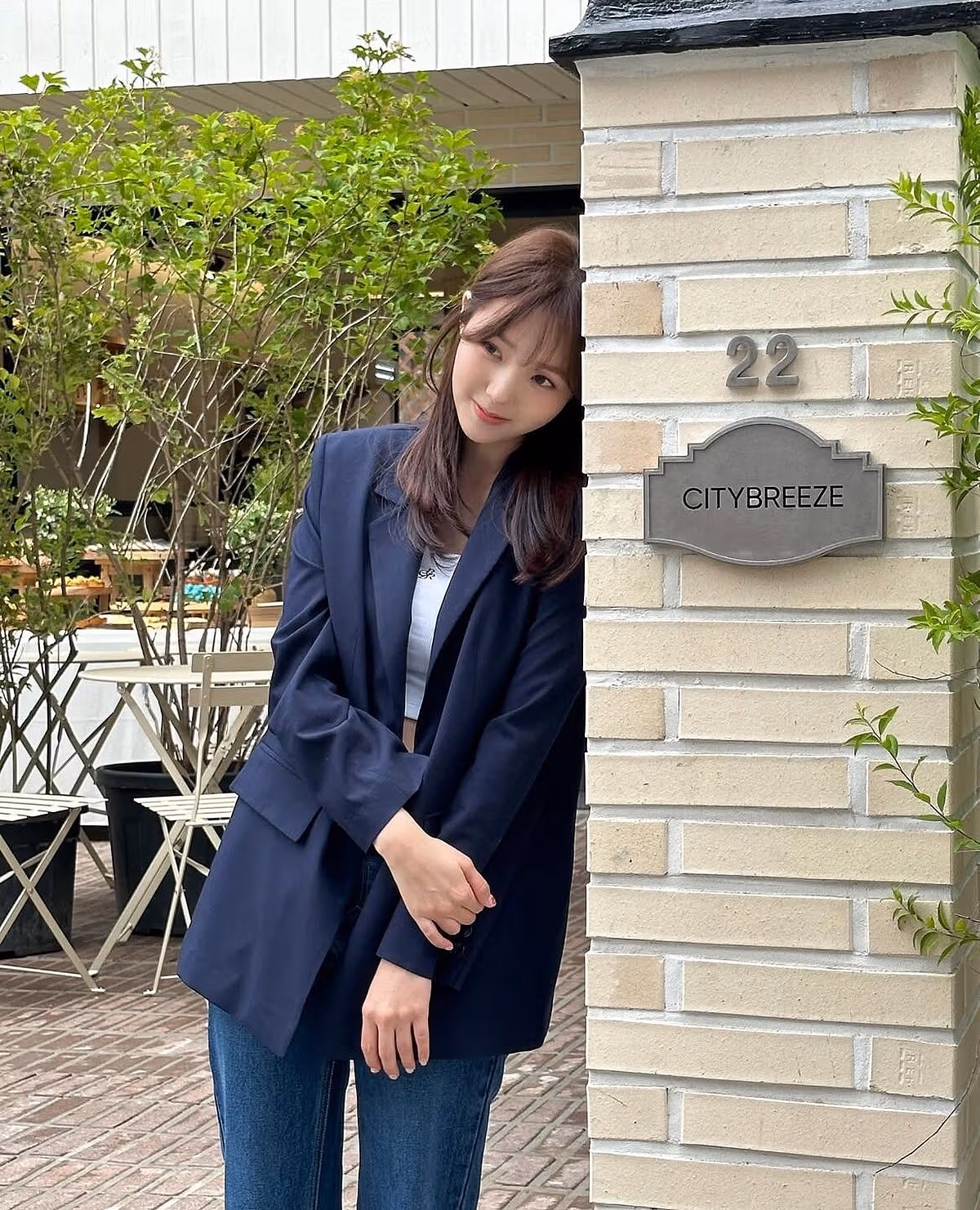 채수빈의 루즈한 재킷 스타일