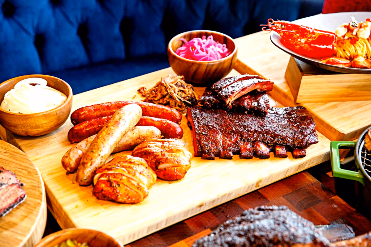INGE'S และ Smokin' BBQ BBQ Platter