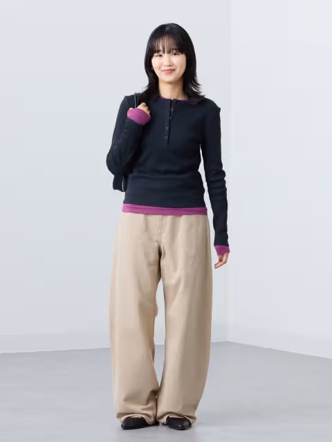 ユニクロはインナーにパープルを採用
