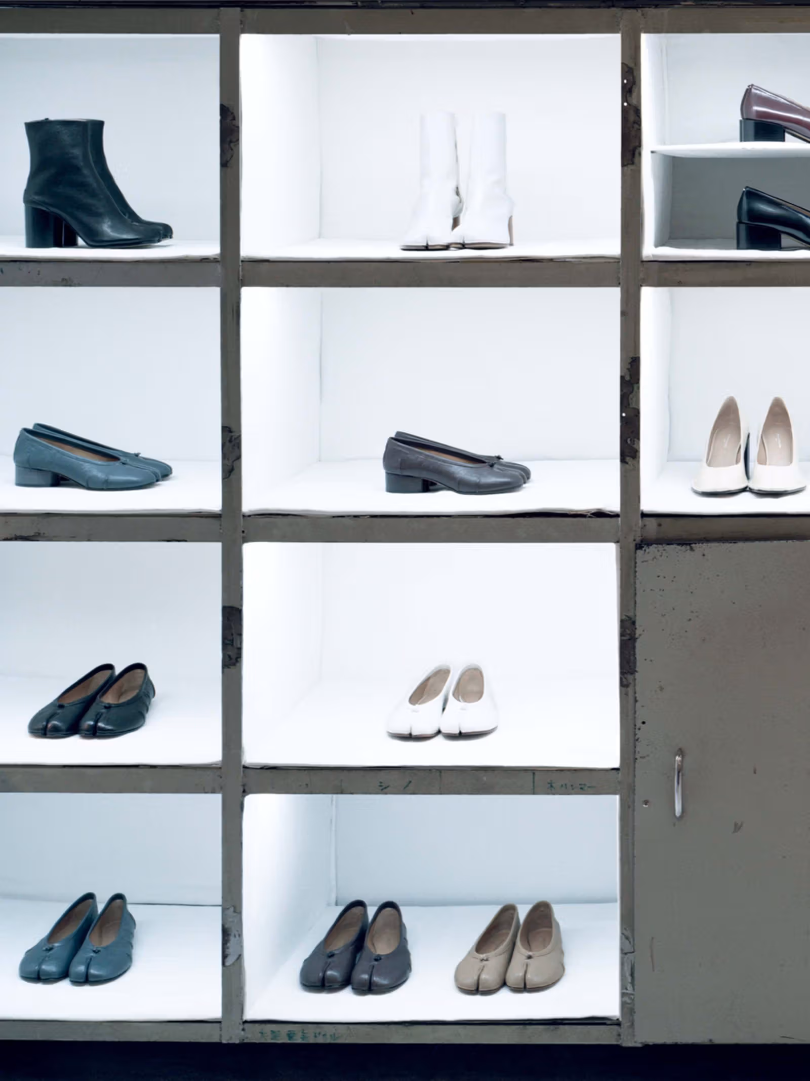 ภาพแสดงรองเท้า Maison Margiela