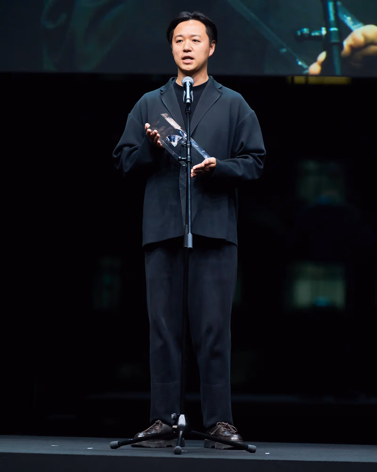 CFCL设计师高桥悠介在颁奖典礼发言