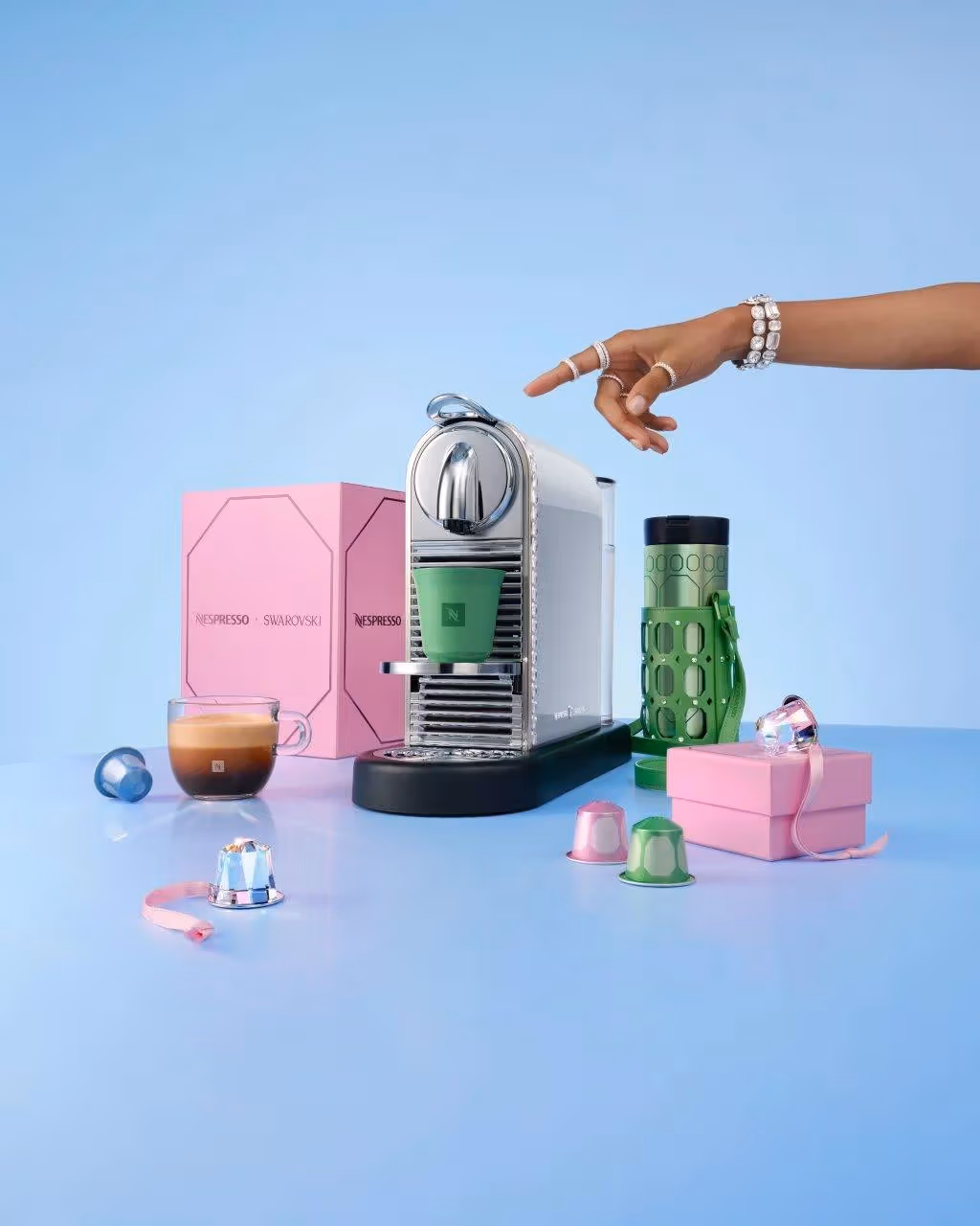 NespressoとSwarovskiのホリデー画像。