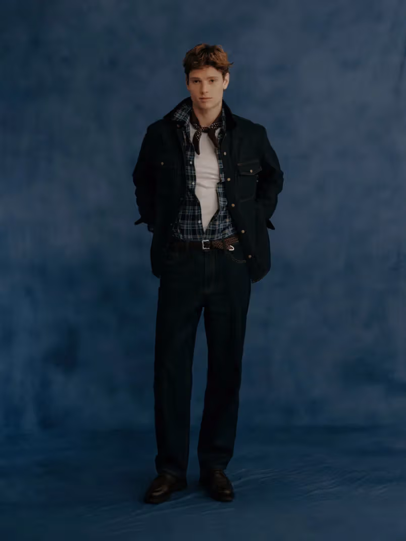 HAZZYS layers a shirt and dark jacket for a collegiate look