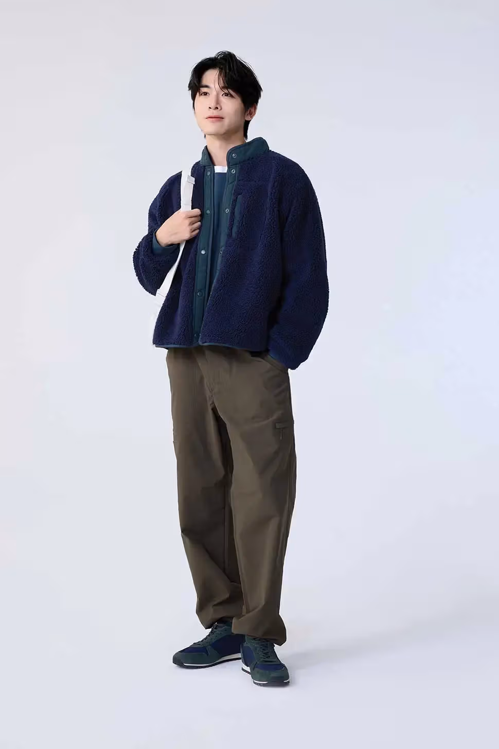 Jeffrey Ngaiのスタンドカラーフリースとロングパンツ