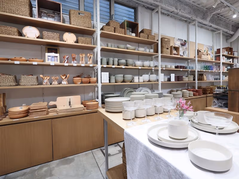 GRANIT自由が丘の日本初店舗を振り返る：2フロア約千点を収納、食器、素材から見る