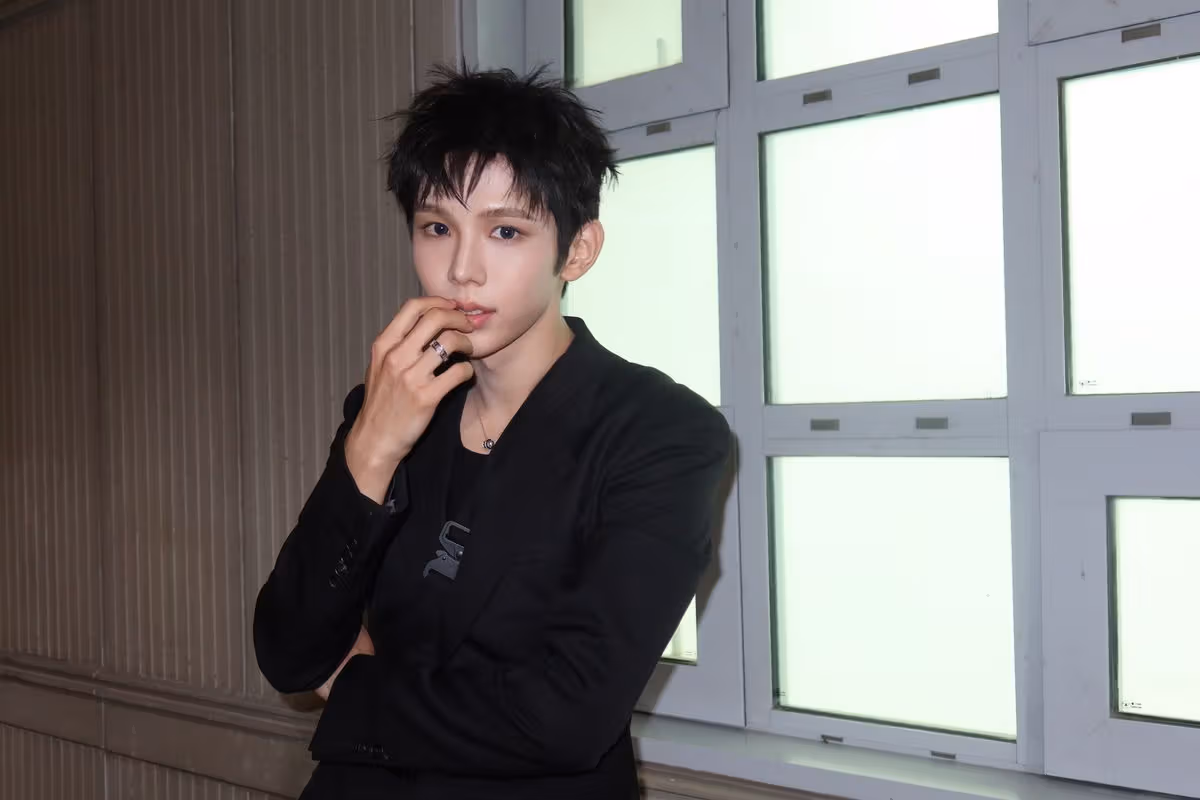 RIIZE’s Shotaro keeps black hair, a short fringe and selected raised tips neat.