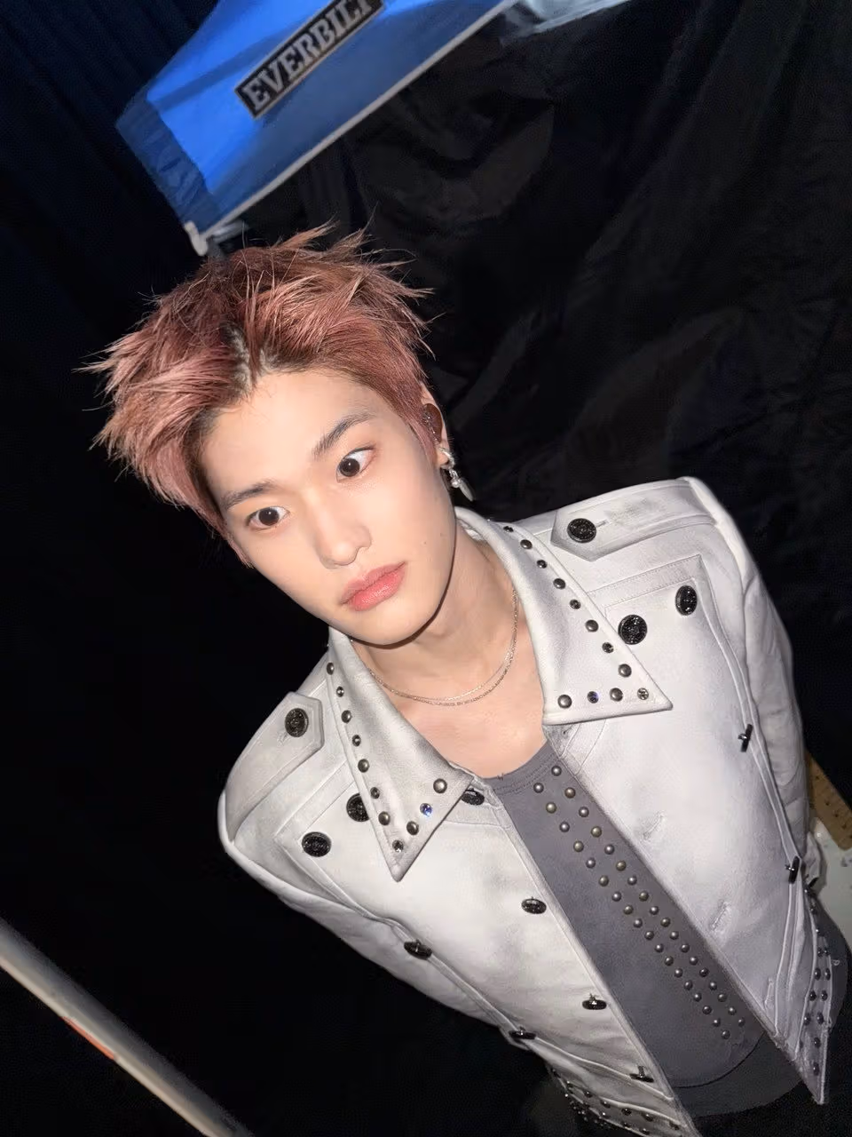 RIIZE’s Sohee pairs pale pink and fuller sections with a studded jacket.