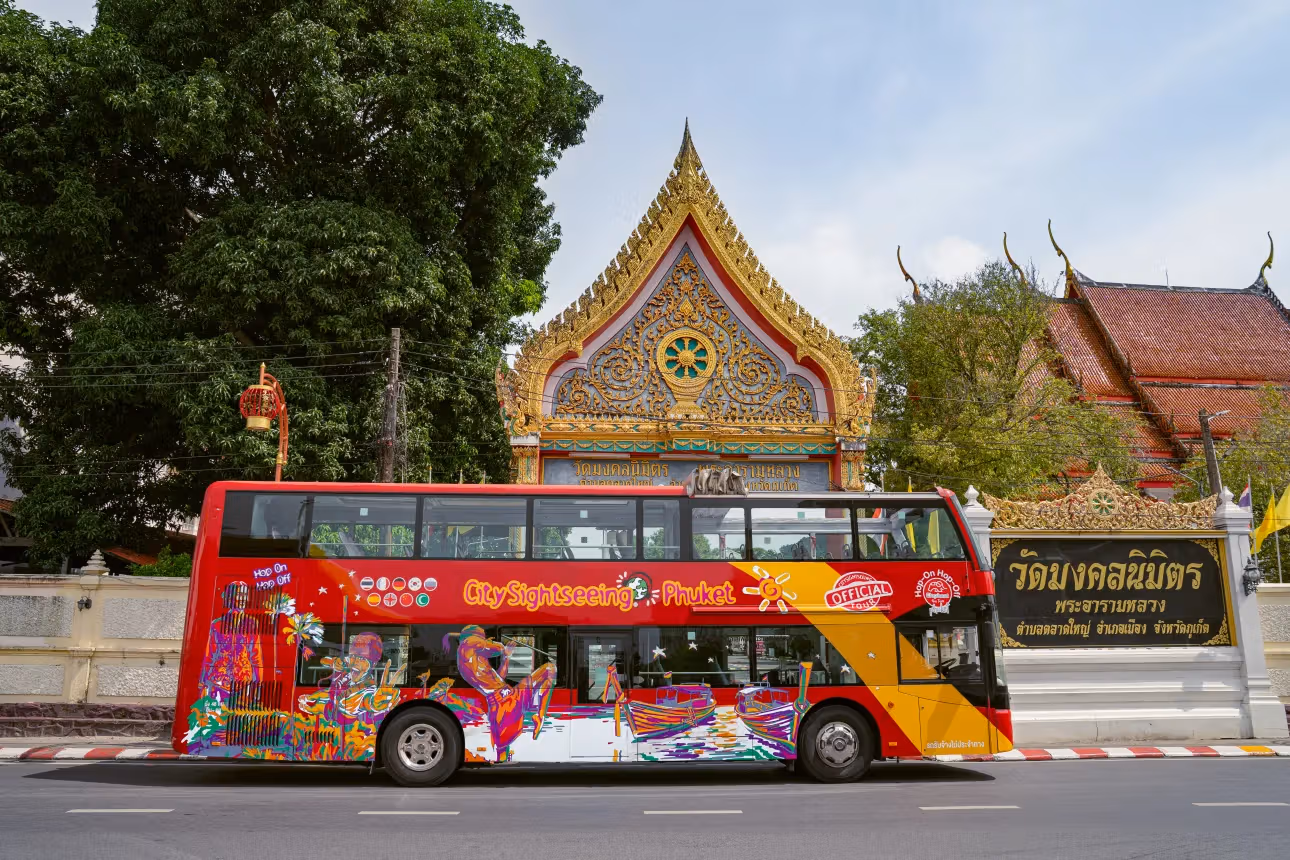 รถ City Sightseeing Phuket หน้าวัดฉลอง