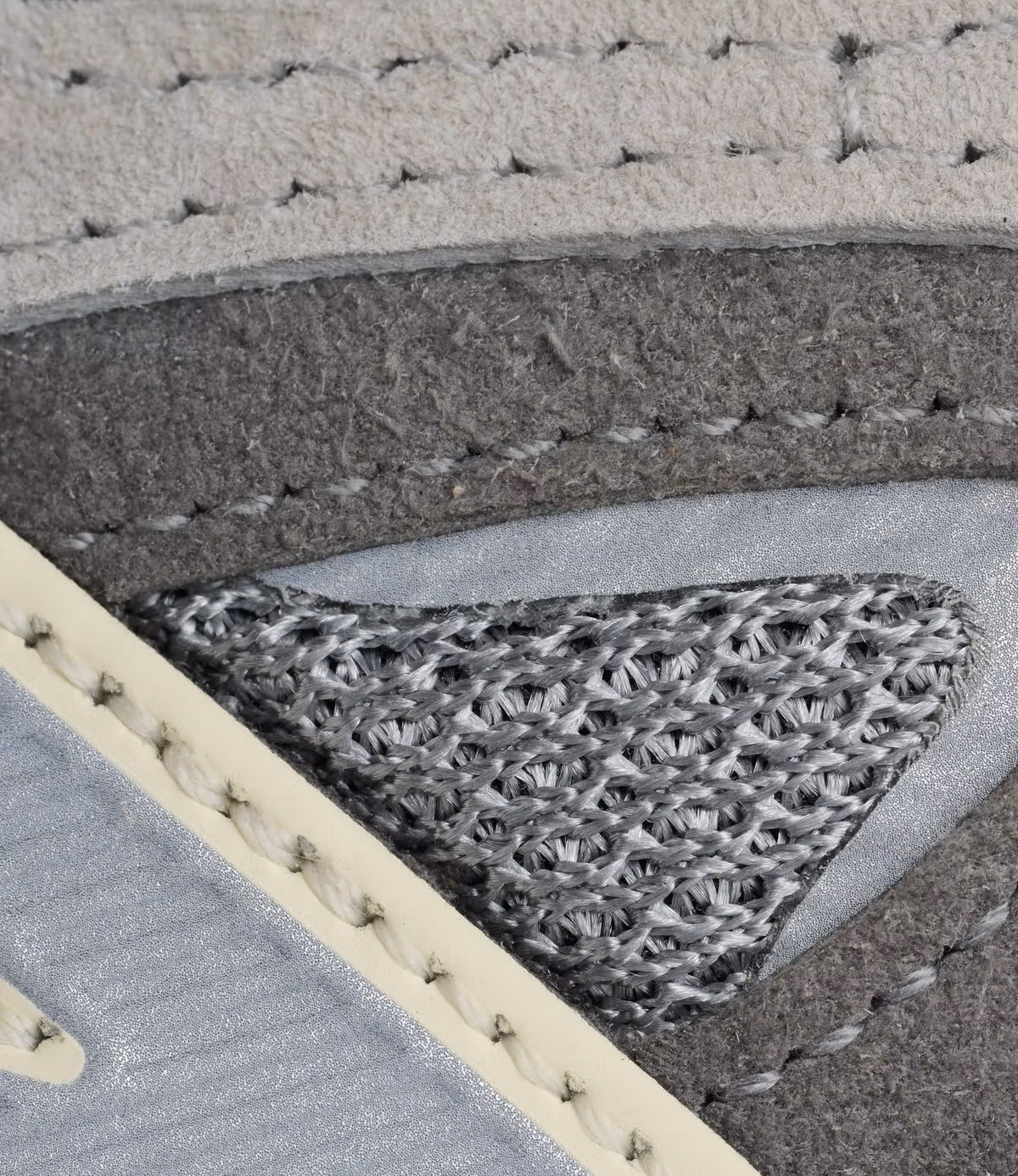 New Balance 990v7 overlays and mesh details