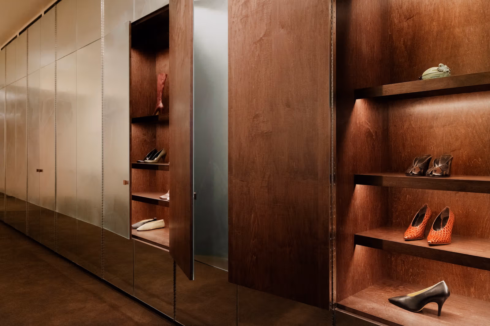 Le Monde Béryl wooden shoe cabinets and doors