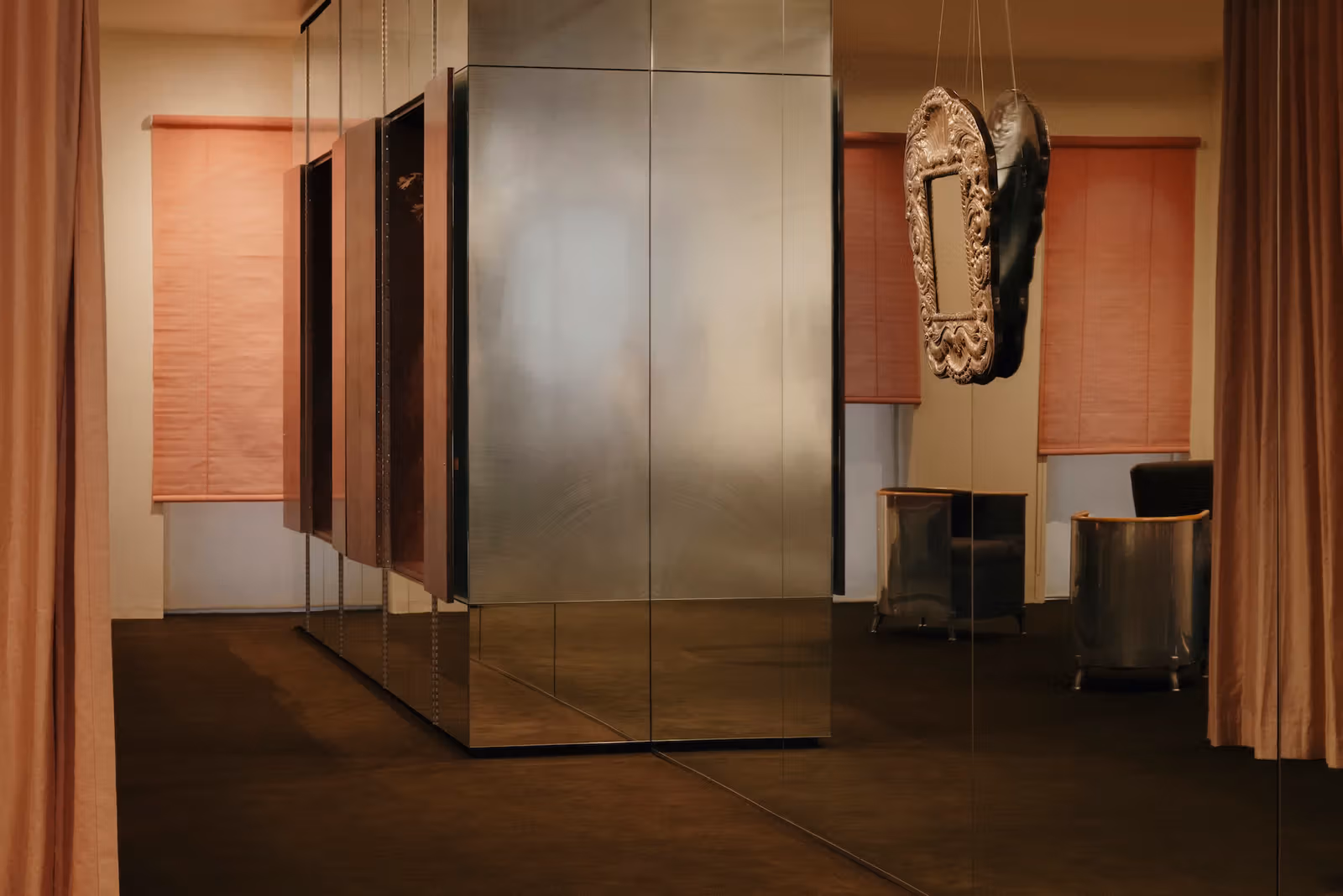 Mirrored corner inside Le Monde Béryl New York