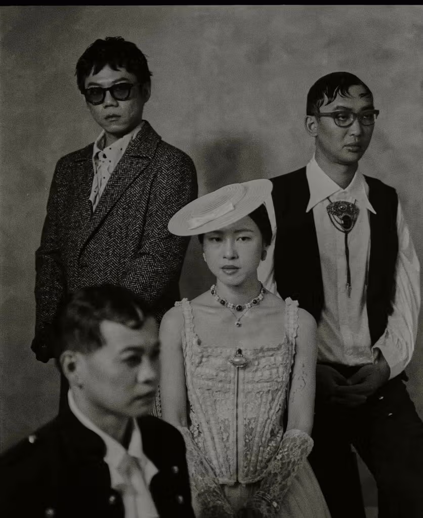A monochrome Juzuo group portrait with the four members in Romantic-era styling.