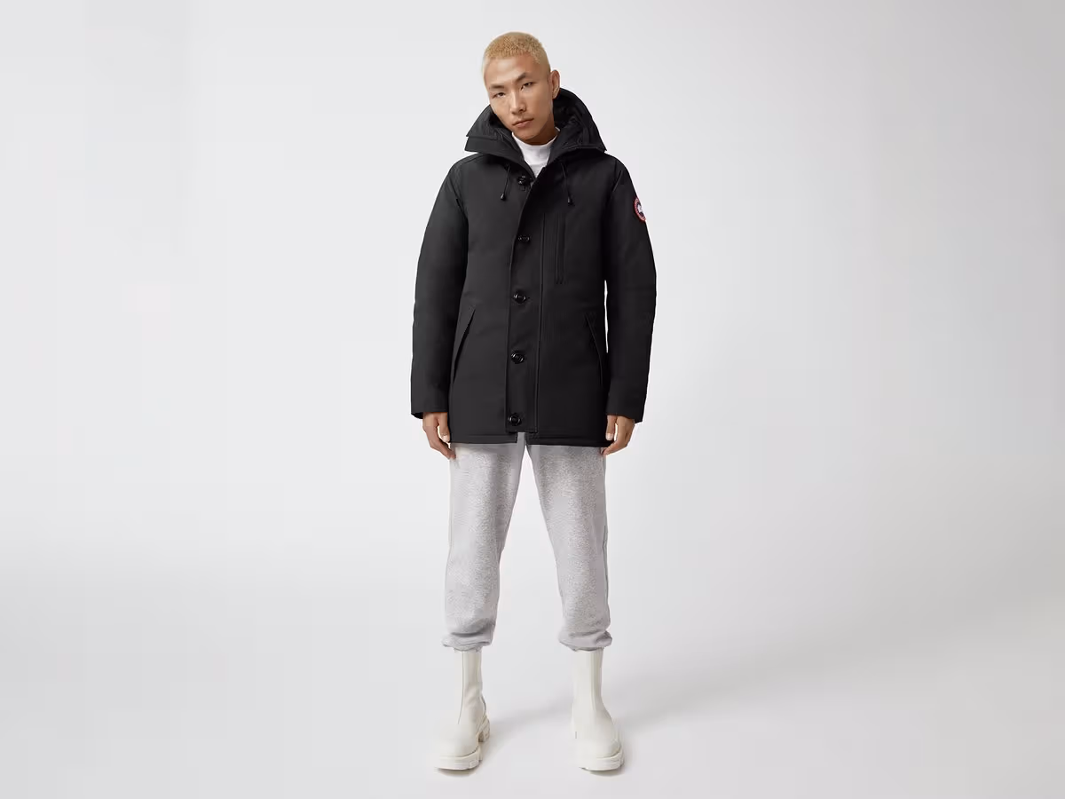 CANADA GOOSEの黒いアウターの商品画像