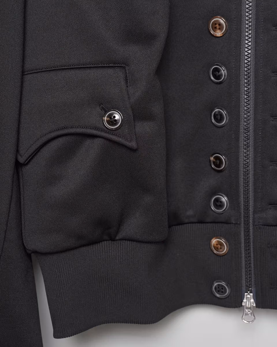 T7 Curio jacket button and pocket details