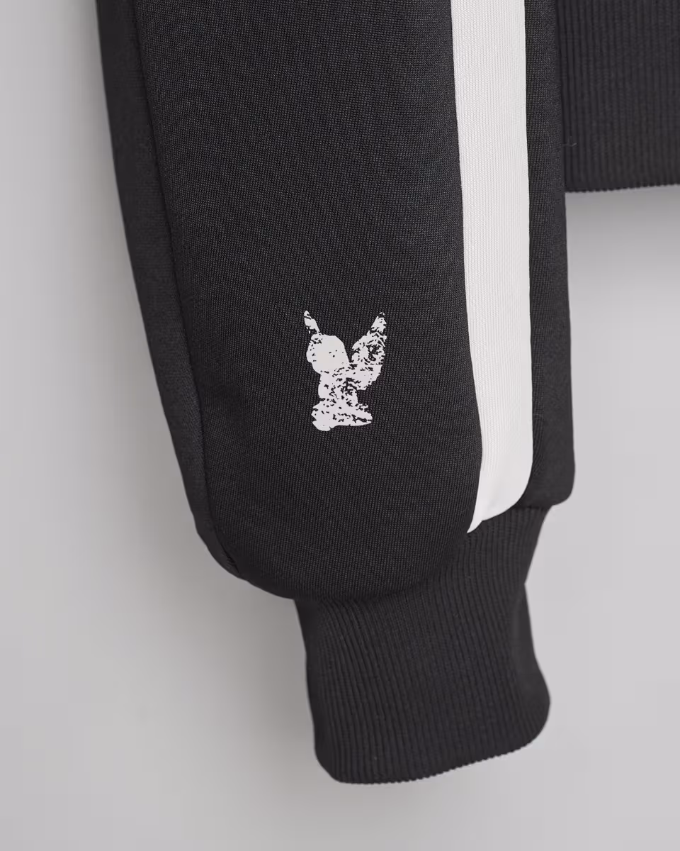 Angel motif near the jacket cuff