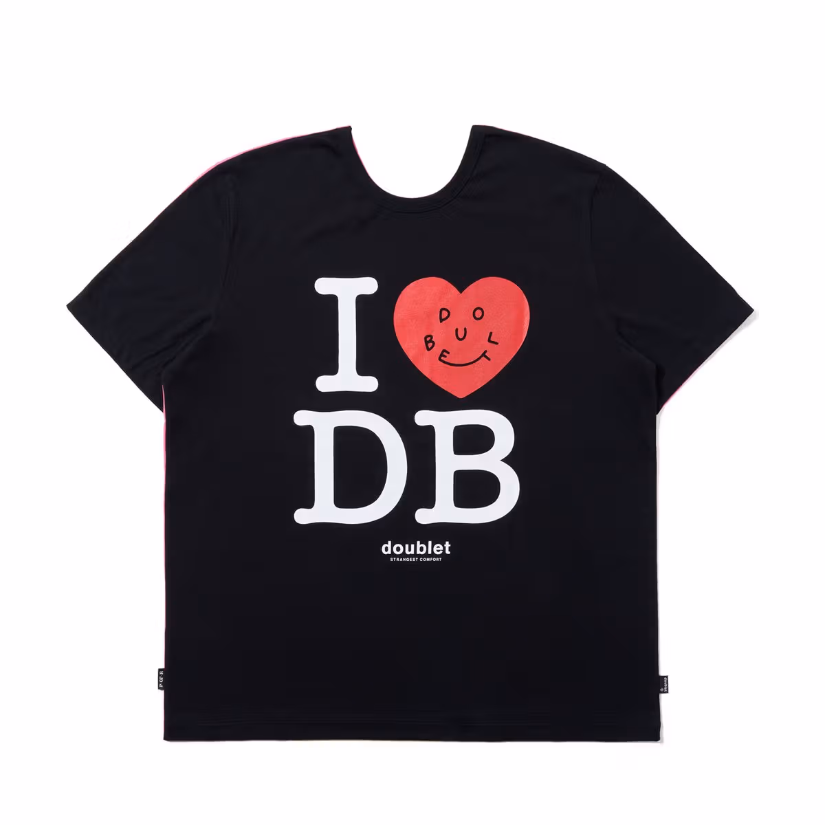 ハートとDBを配した黒いTシャツ