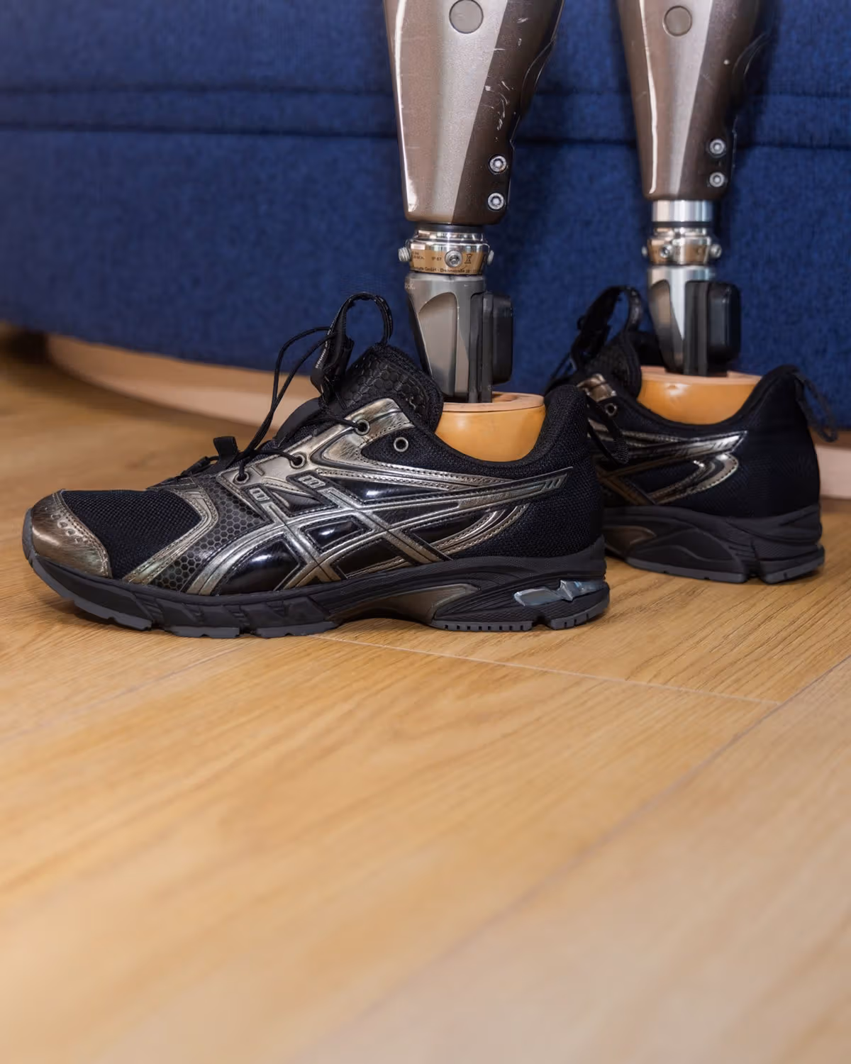 義足使用者がGEL-DS TRAINER LOOPを履く公式写真