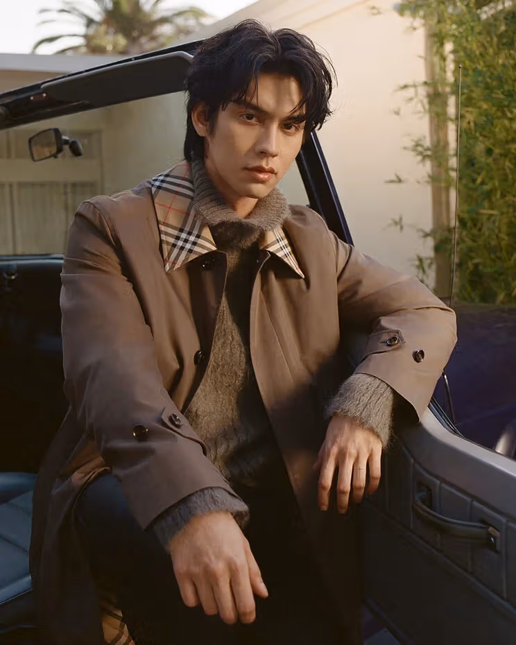 คาร์โค้ตสีน้ำตาลของBrightเผยHouse Checkที่ปก