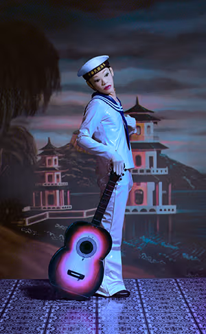 吴天章《再见春秋阁》官方录像作品图，以水手形象与春秋阁场景构成画面。