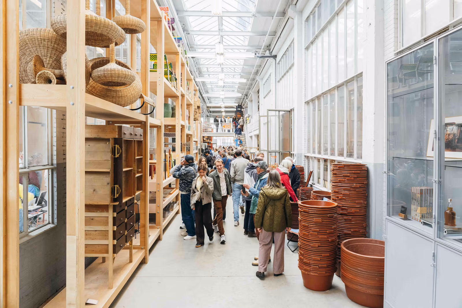 Material displays and visitor passage at Piet Hein Eek’s venue