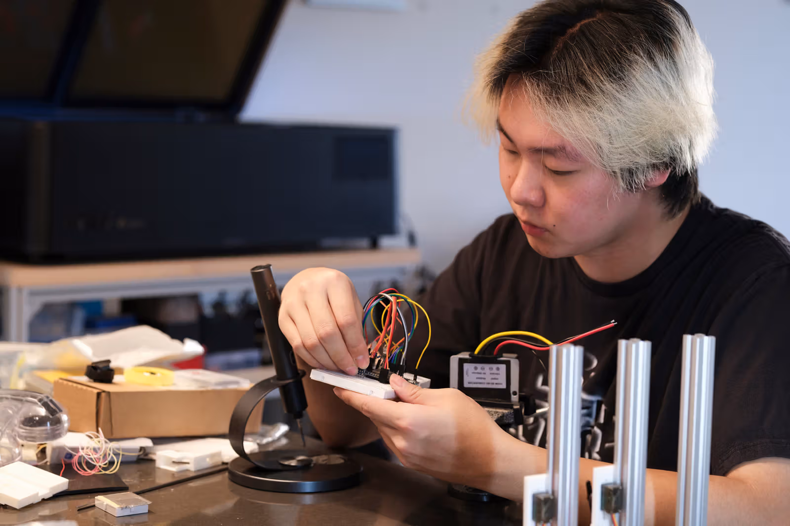 Yichen Ji 工作室电路制作图像