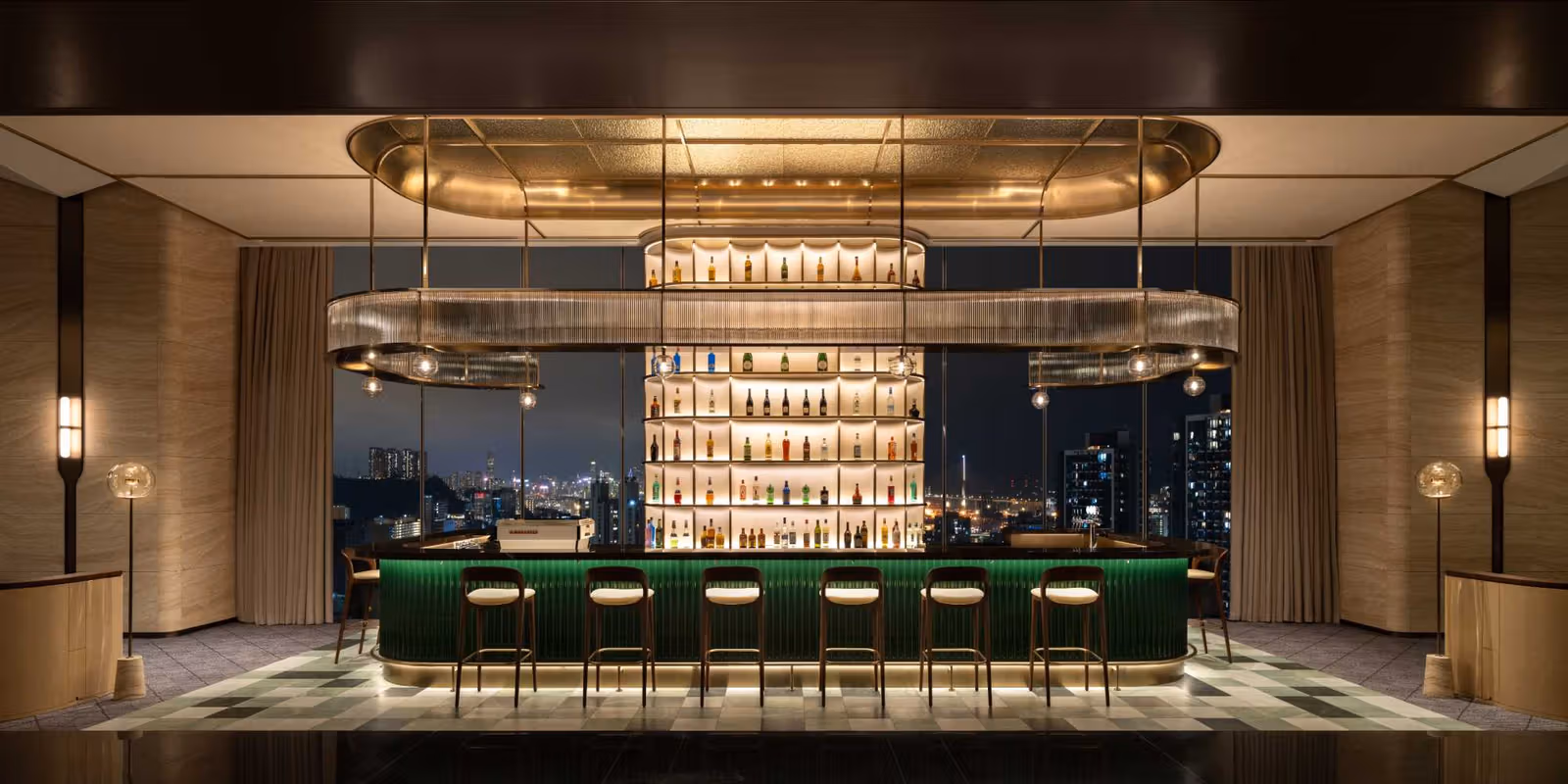 Bar 41 ชั้น 41 ในซุนวาน: เลานจ์สีเขียว อาฟเตอร์นูนทีโมจิ Man Fung และราคาปัจจุบัน