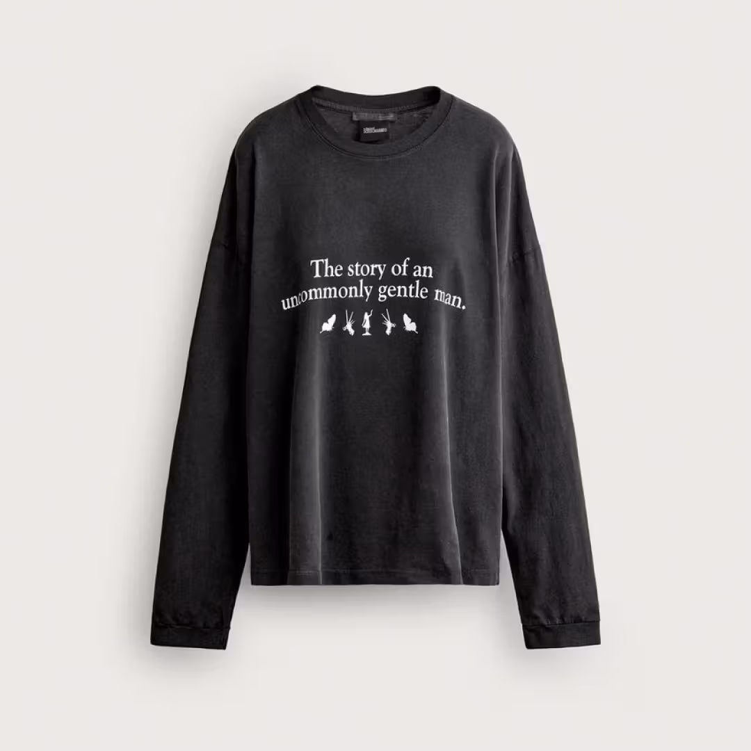 ด้านหน้าเสื้อธีมหนังดำจาก Zara