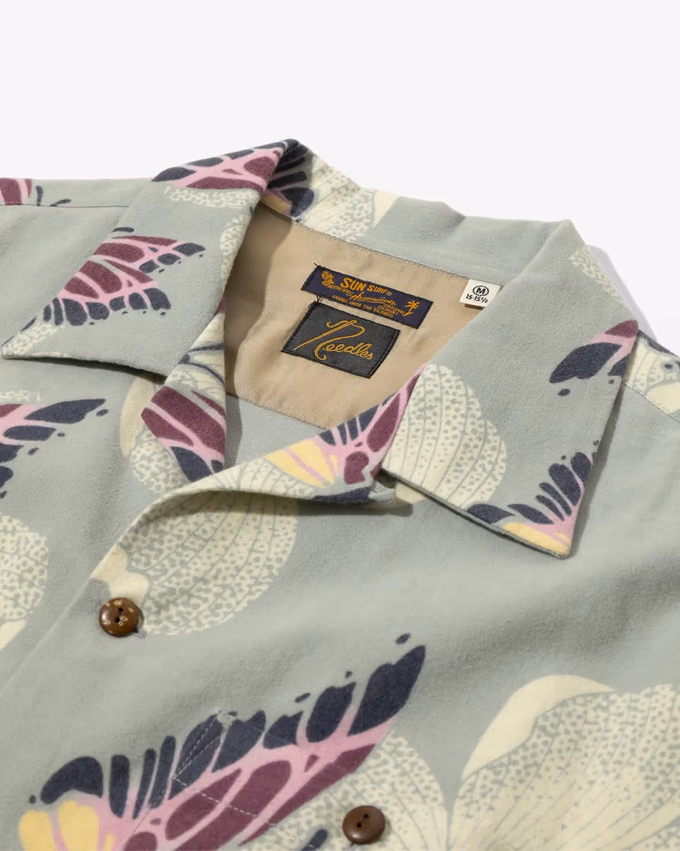 SUN SURF collaboration pale shirt collar detail