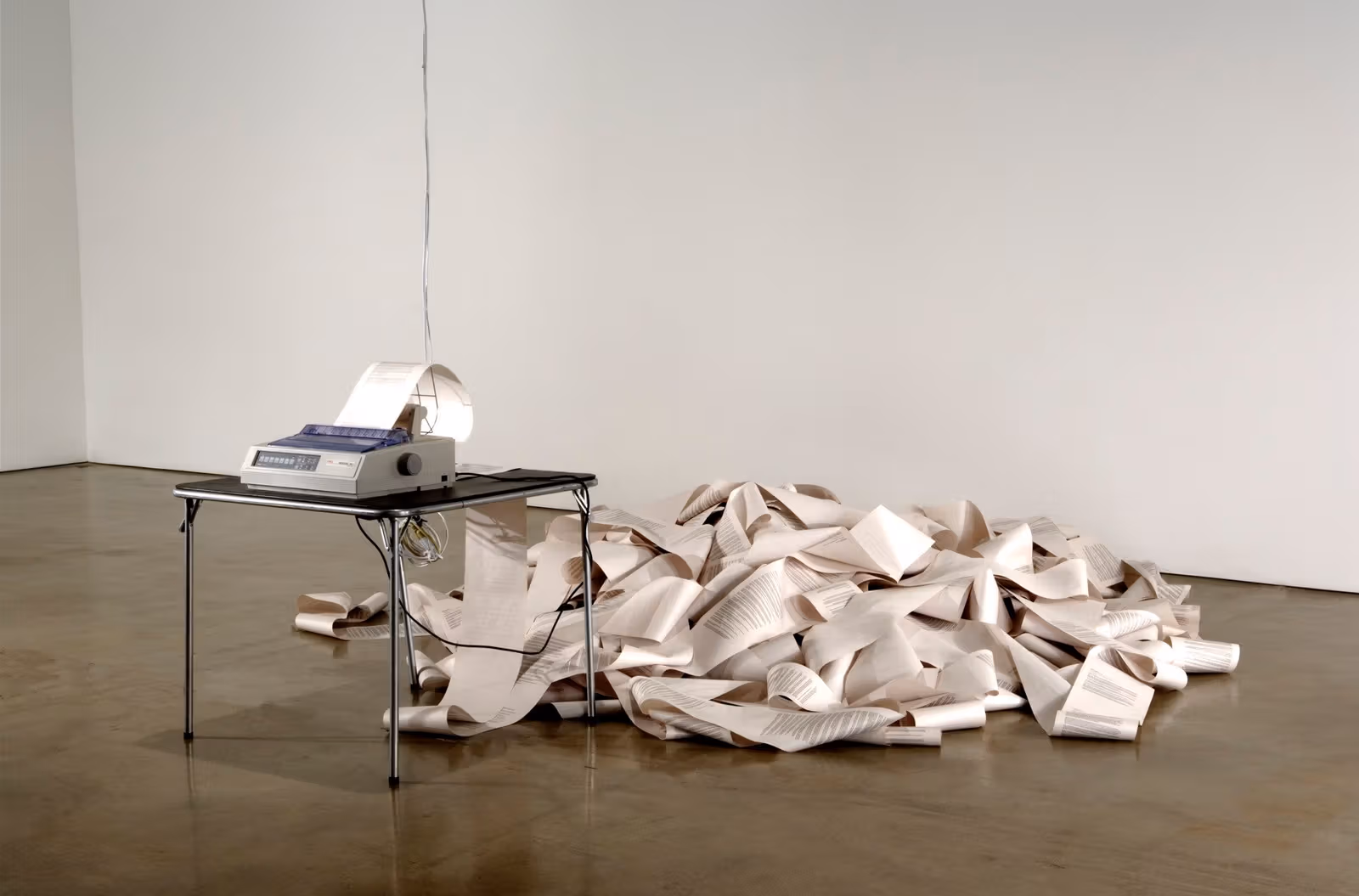 Hans Haacke 東京回顧展明年登場:水滴、新聞與觀眾投票如何變成藝術?