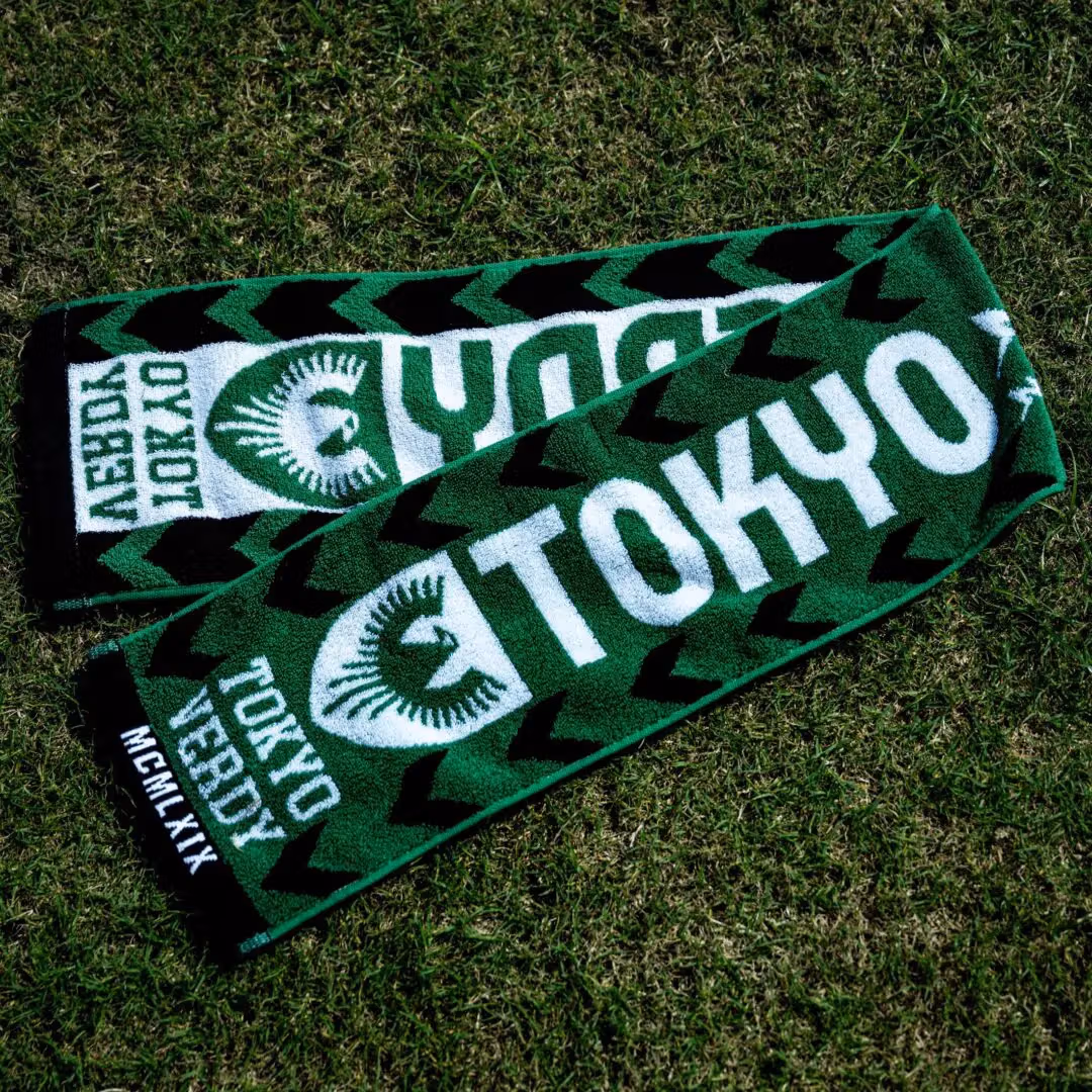 ผ้าเชียร์ Tokyo Verdy เขียวขาวบนหญ้า