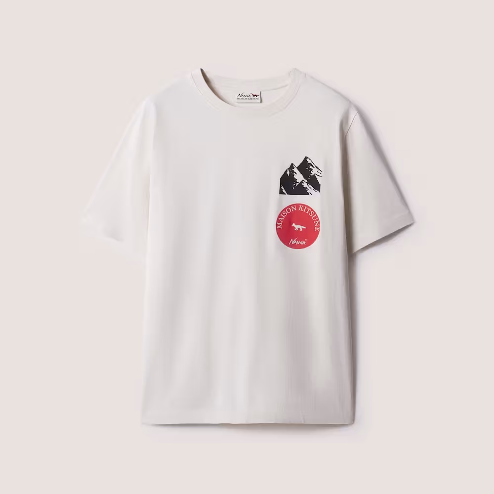 ลายภูเขาและจิ้งจอกวงกลมแดงบนเสื้อยืดขาวแขนสั้น